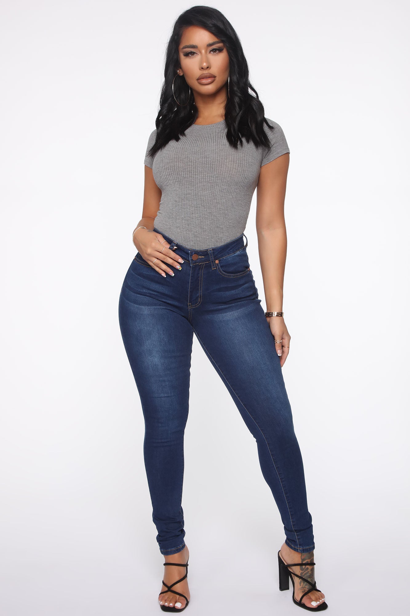 02-20-20_Studio_3_RM_ES_09-26-31_14__RT62065_HeatherGrey_P_0157_NT