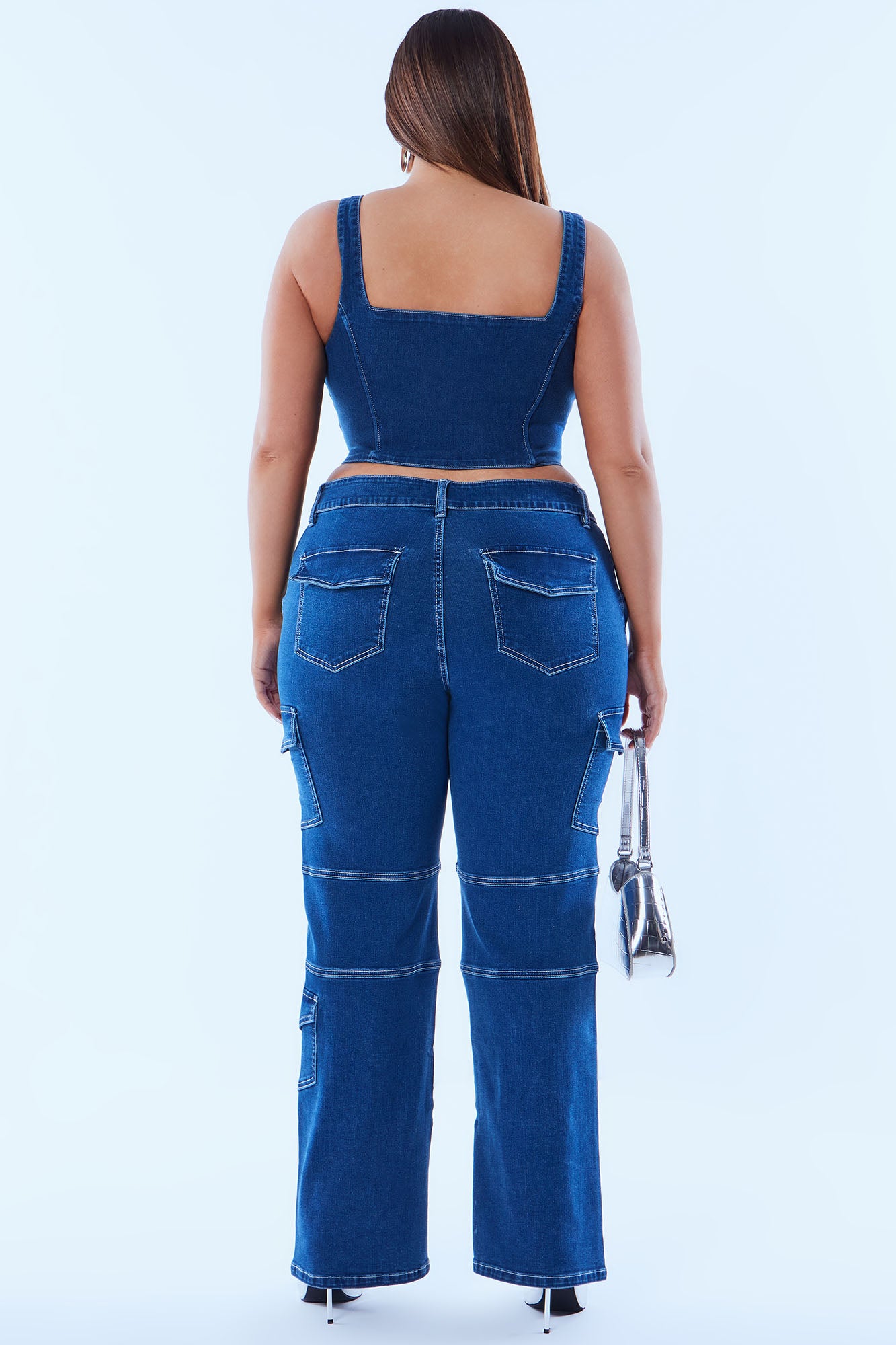 04-27-23DenimEditorial_TH_MR_15-13-38_34_P149951N_DarkWash_35_PLUS_JB_MH