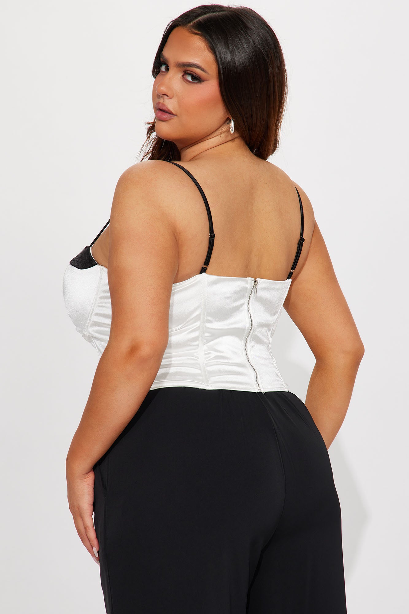 08-04-23Studio4_BT_DB_14-47-38_28_23GWF1749_White_3107_PLUS_SG_WG