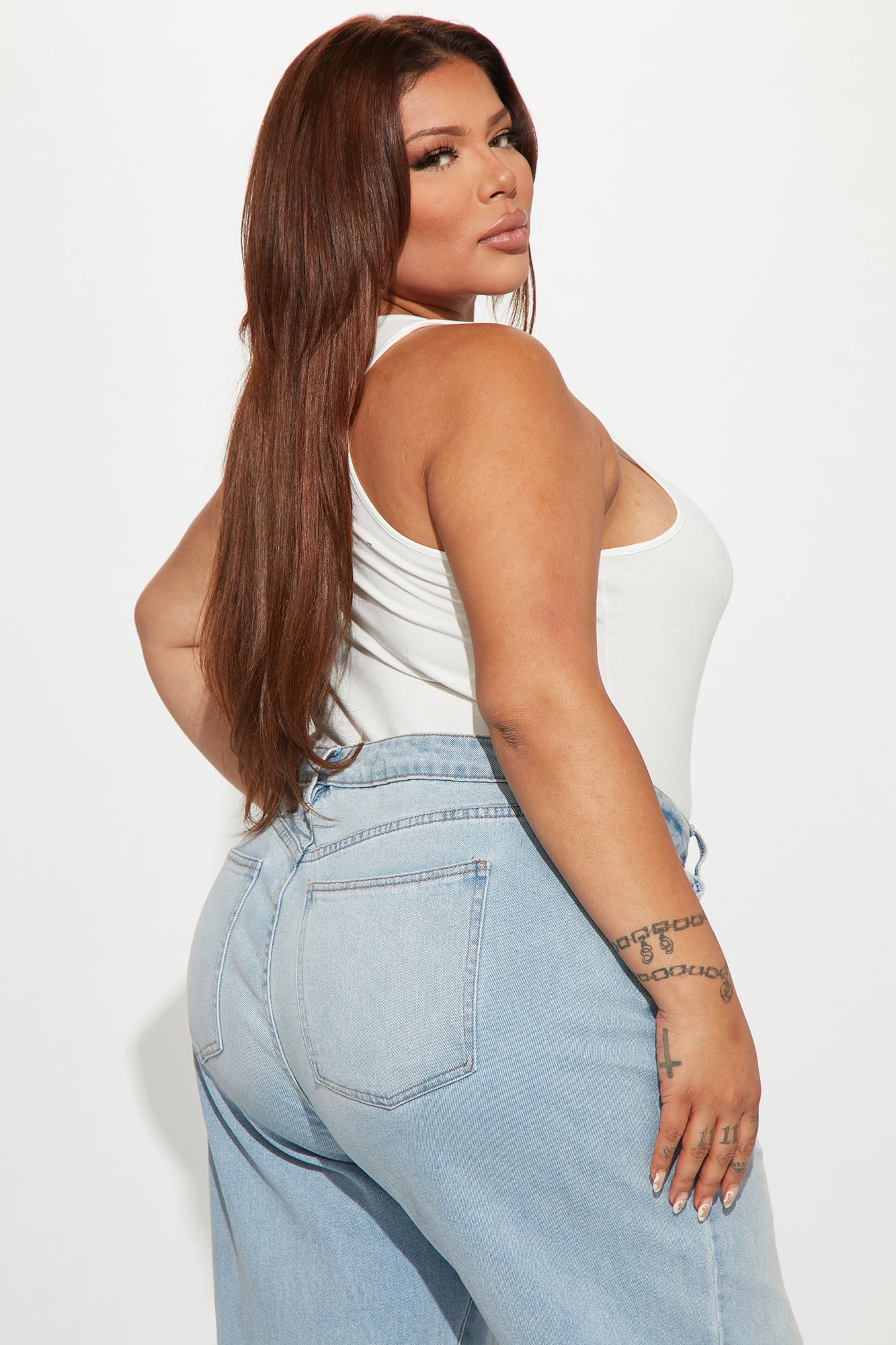 09-06-22Studio1_RT_AS_10-57-32_21_JK17146_White_2137_PLUS_EH_EH