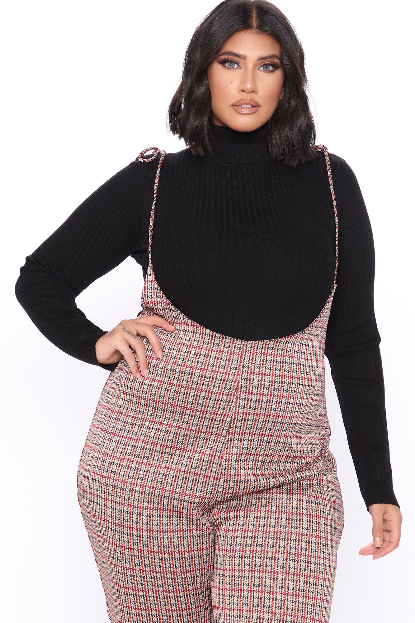 09-10-20Studio3_AP_VR_14-28-40_71_TGI2124FN_Black_P_0573_PLUS_RA