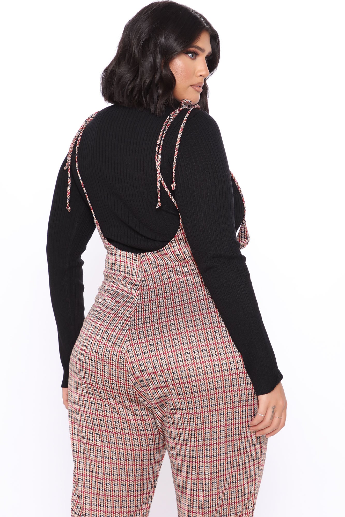 09-10-20Studio3_AP_VR_14-29-03_71_TGI2124FN_Black_P_0579_PLUS_RA