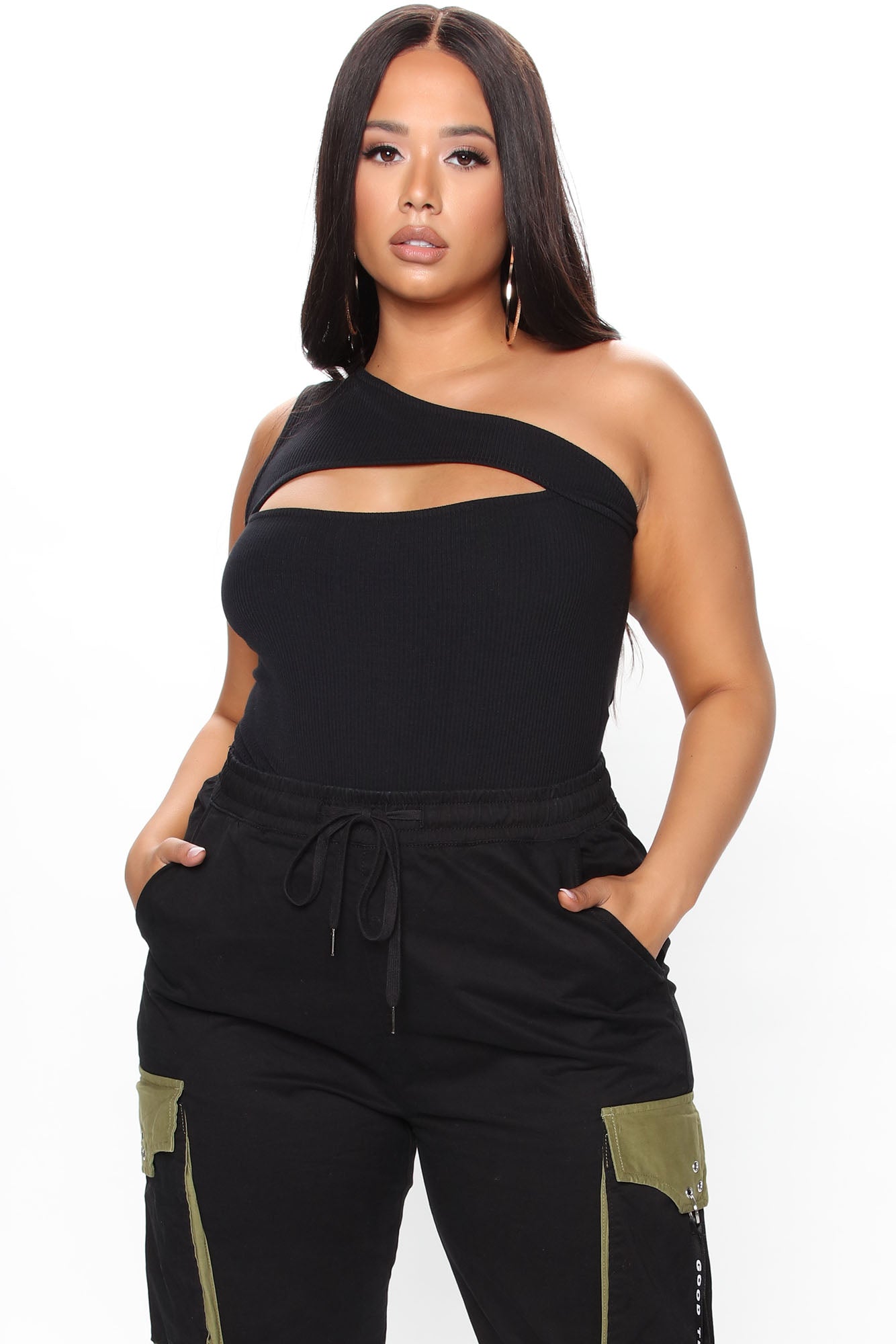 09-16-20Studio5_AP_JH_10-36-25_7_T21462ARAC_Black_P_0061_PLUS_CROP_KL